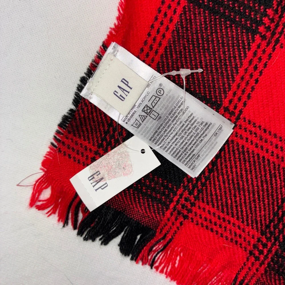 411 Gap Scarf One Size Red Black Buffalo Plaid Fringed NEW